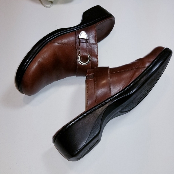 Clark's size 9 brown slip-on clogs/mules - Picture 7 of 8
